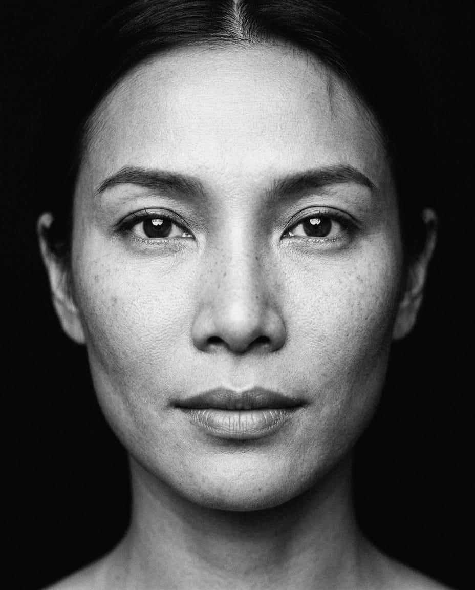 Retrato en blanco y negro de la serie Beauty Without Borders, por Monsoncillo