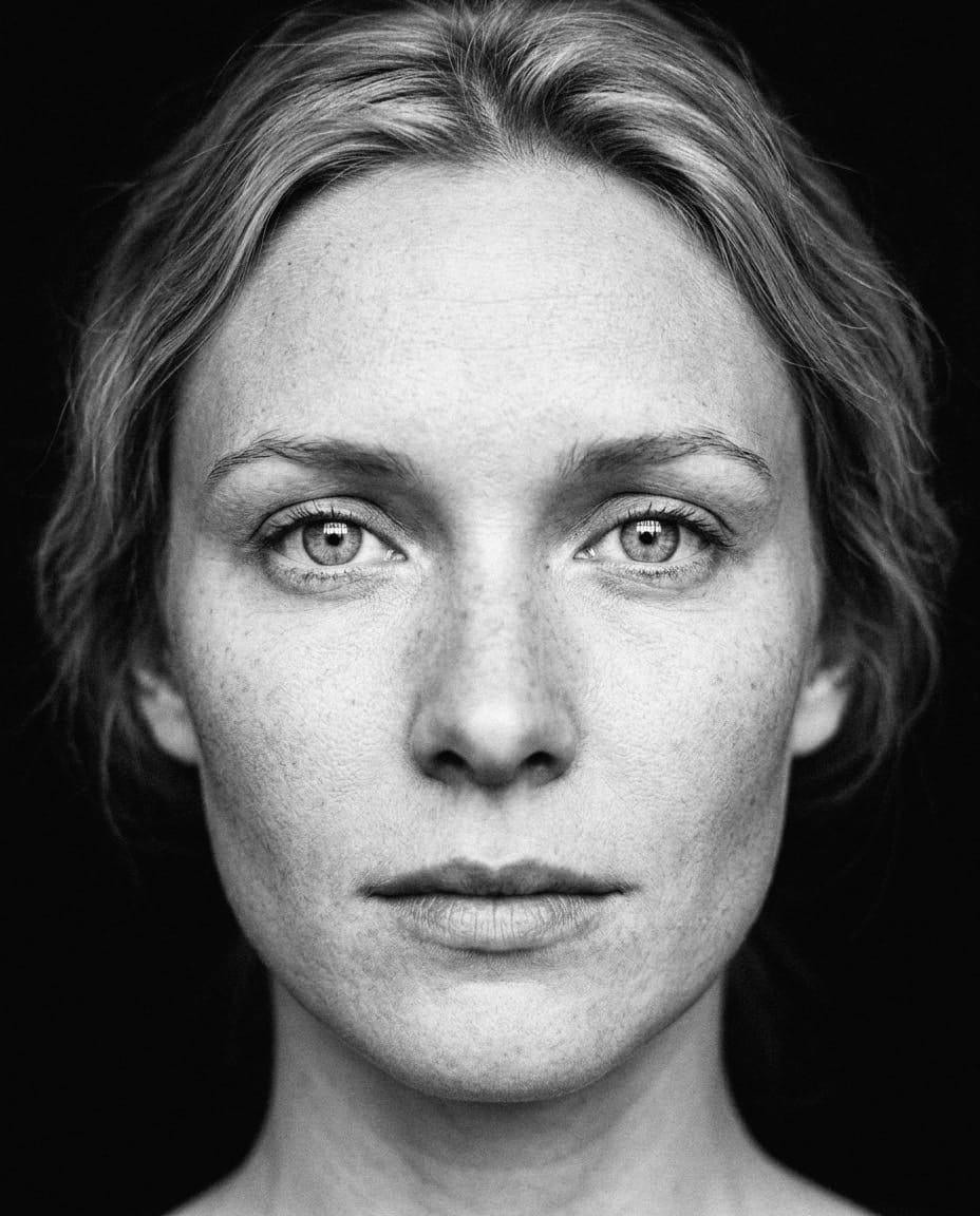 Retrato en blanco y negro de la serie Beauty Without Borders, por Tamara Monzoncillo